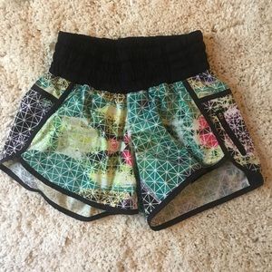 Lululemon Tracker Short Size 4